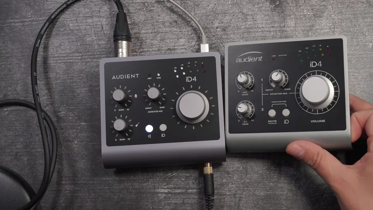 Audient iD4 MKII neben einem zweiten Audient-Interface