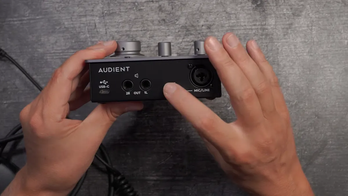 Audient iD4 MKII in den Händen