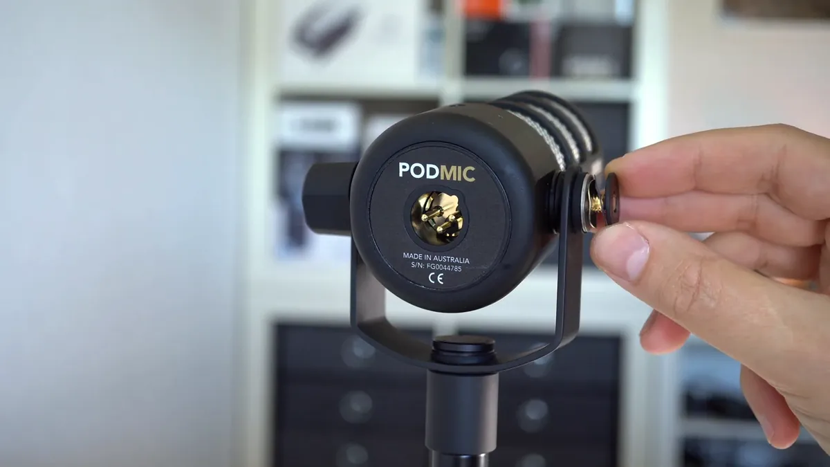 Rückseite des Rode PodMic mit XLR-Anschluss