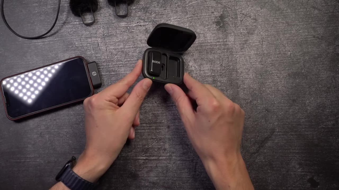 Empfänger des Rode Wireless Micro am Smartphone