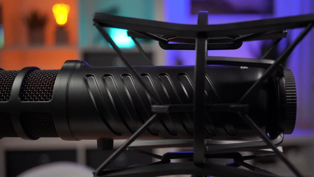 Rode XDM-100 in der Spinne seitlich