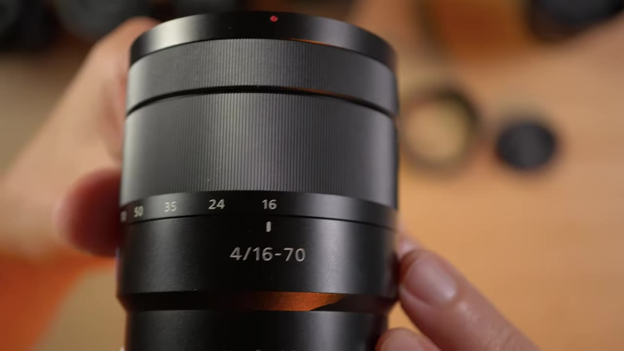 Sony Zeiss 16–70mm F4 OSS
