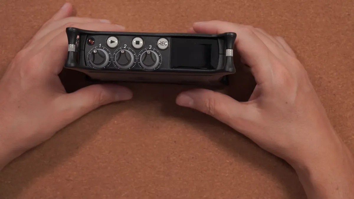Sound Devices MixPre-3 II von vorn mit Reglern