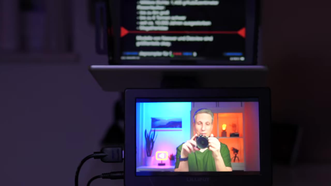 Teleprompter mit Tablet und Textanzeige vor der Kamera