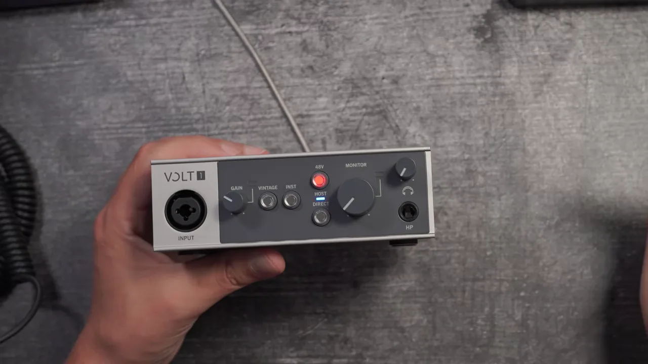 Universal Audio Volt 1 von vorn mit Bedienelementen