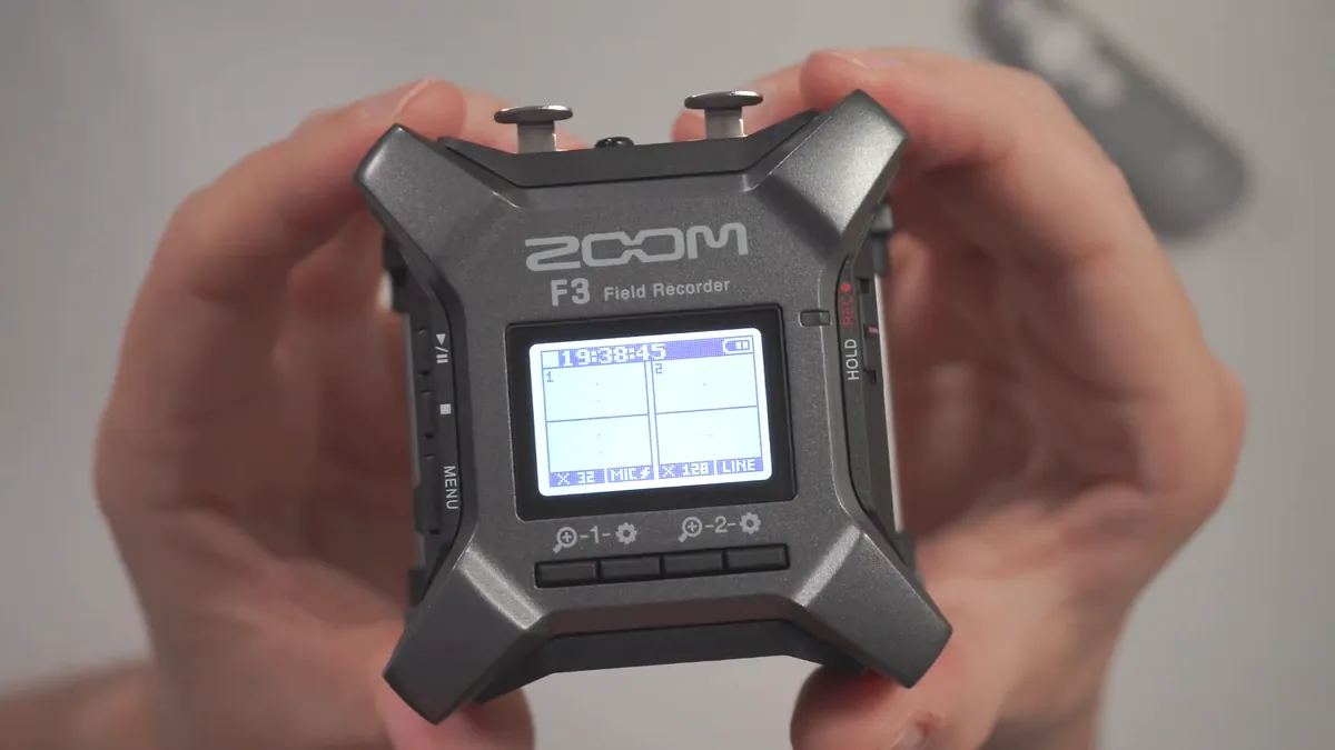 Zoom F3 von vorn mit Display