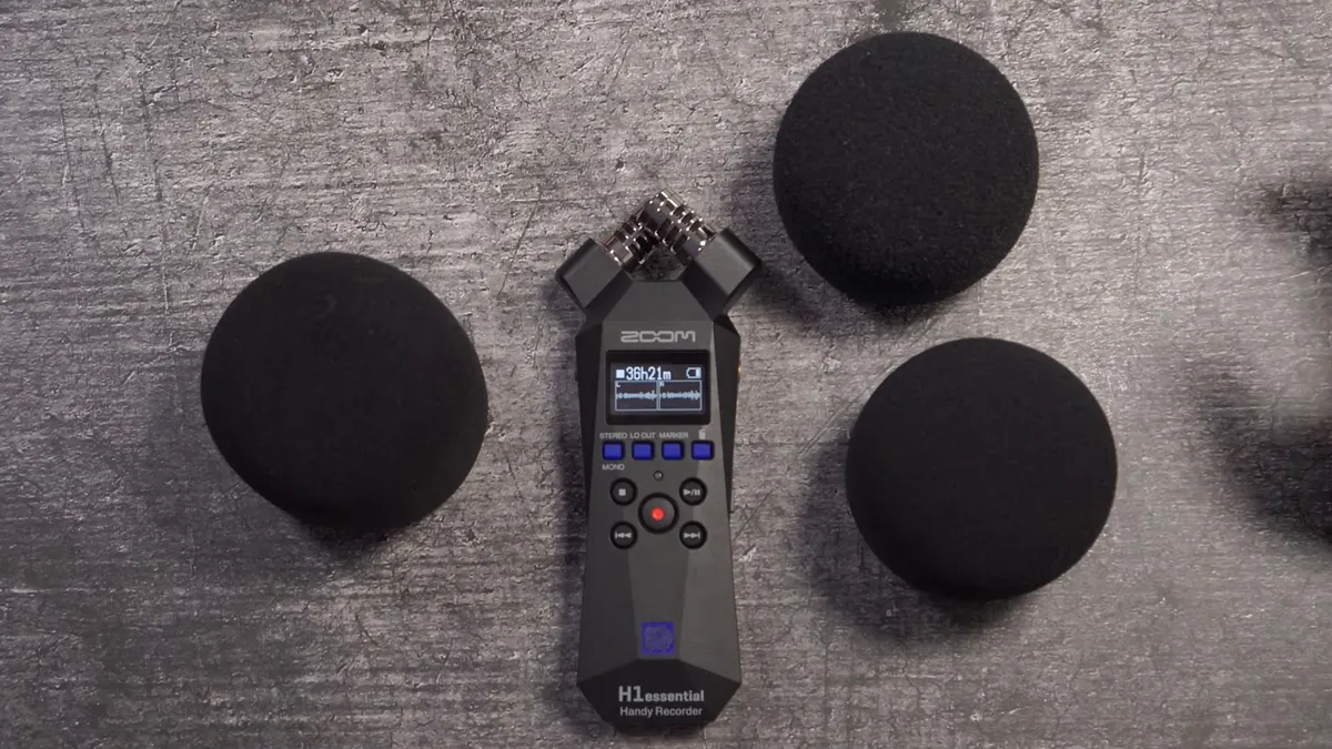 Zoom H1essential mit Windschutz-Schaumstoffen