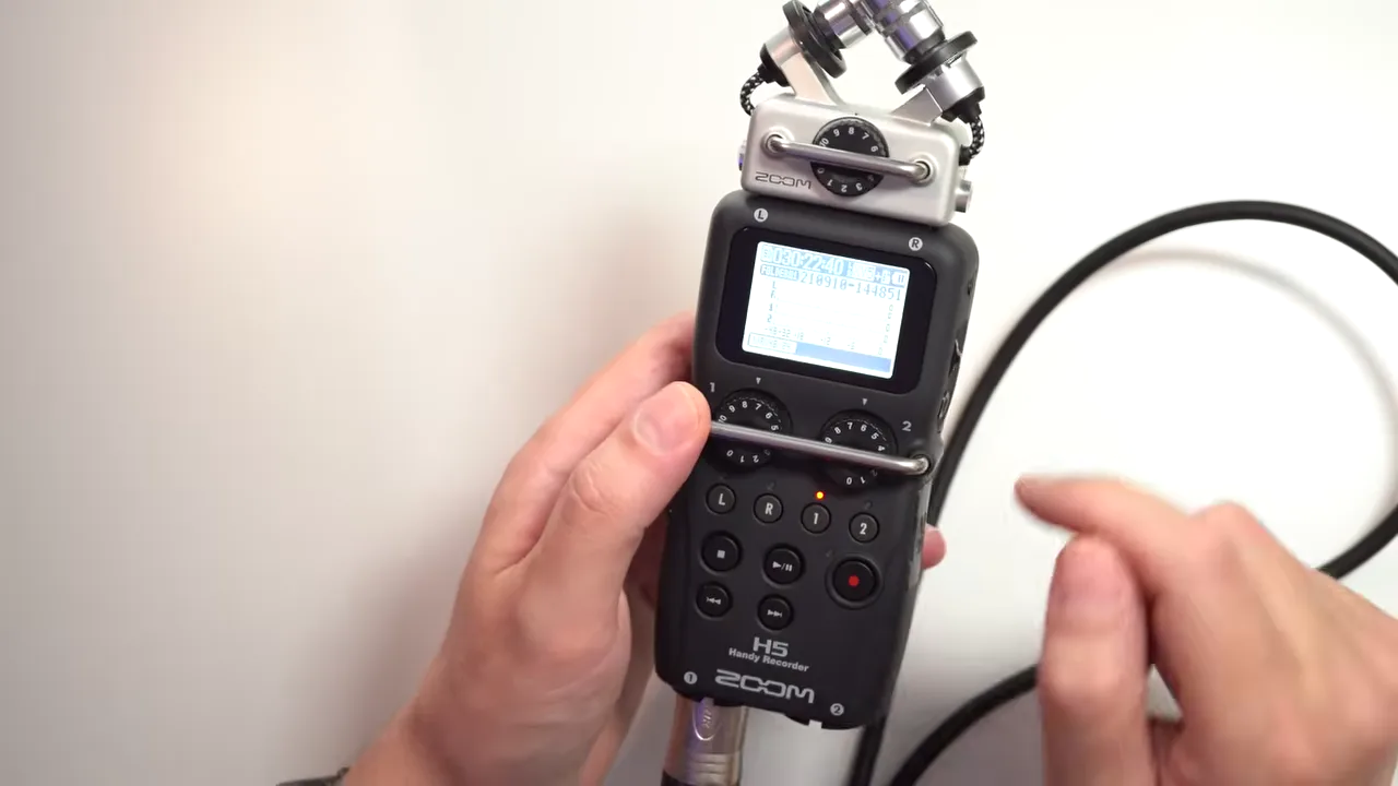 Zoom H5 mit USB-Kabel