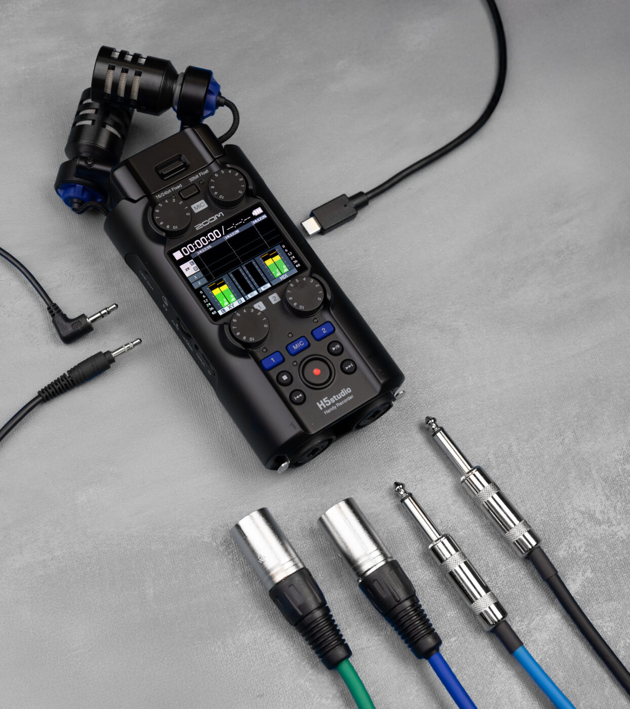 H5studio mit angeschlossenen XLR-Kabeln