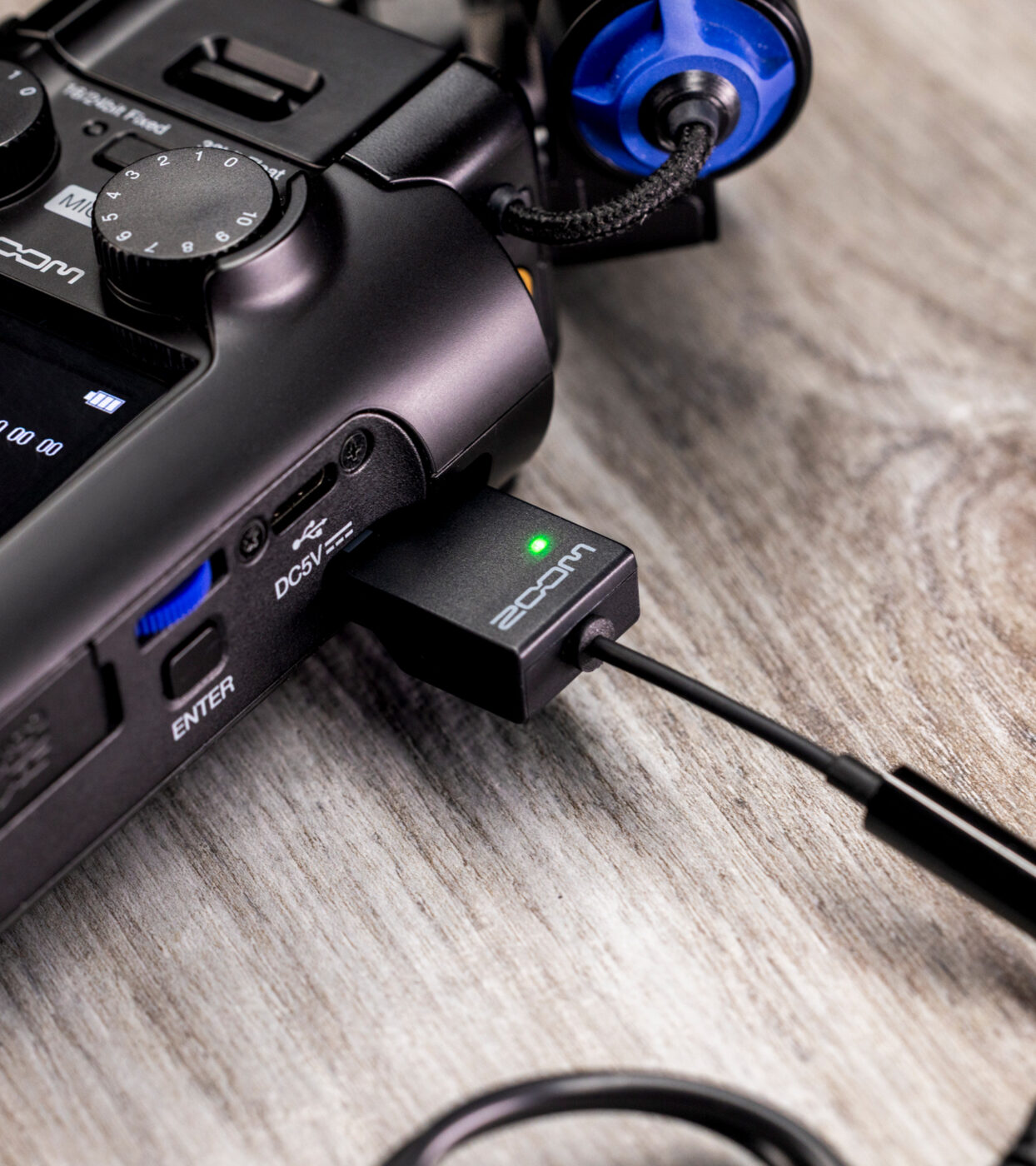 H5studio mit Bluetooth-Adapter und USB-Kabel