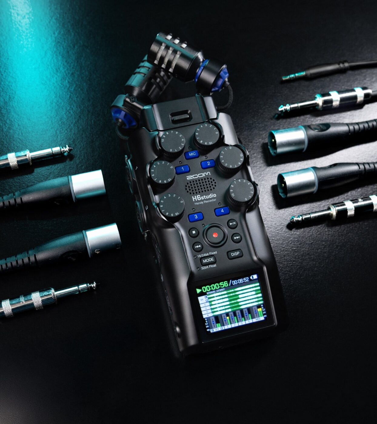 Zoom H6studio von oben mit vier Combo-Eingängen und angeschlossenen XLR-Kabeln