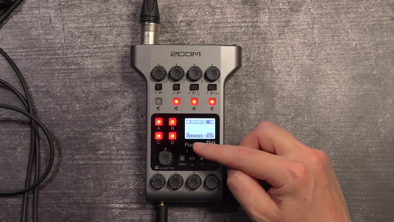Zoom PodTrak P4 mit vier XLR-Eingängen in der Detailansicht